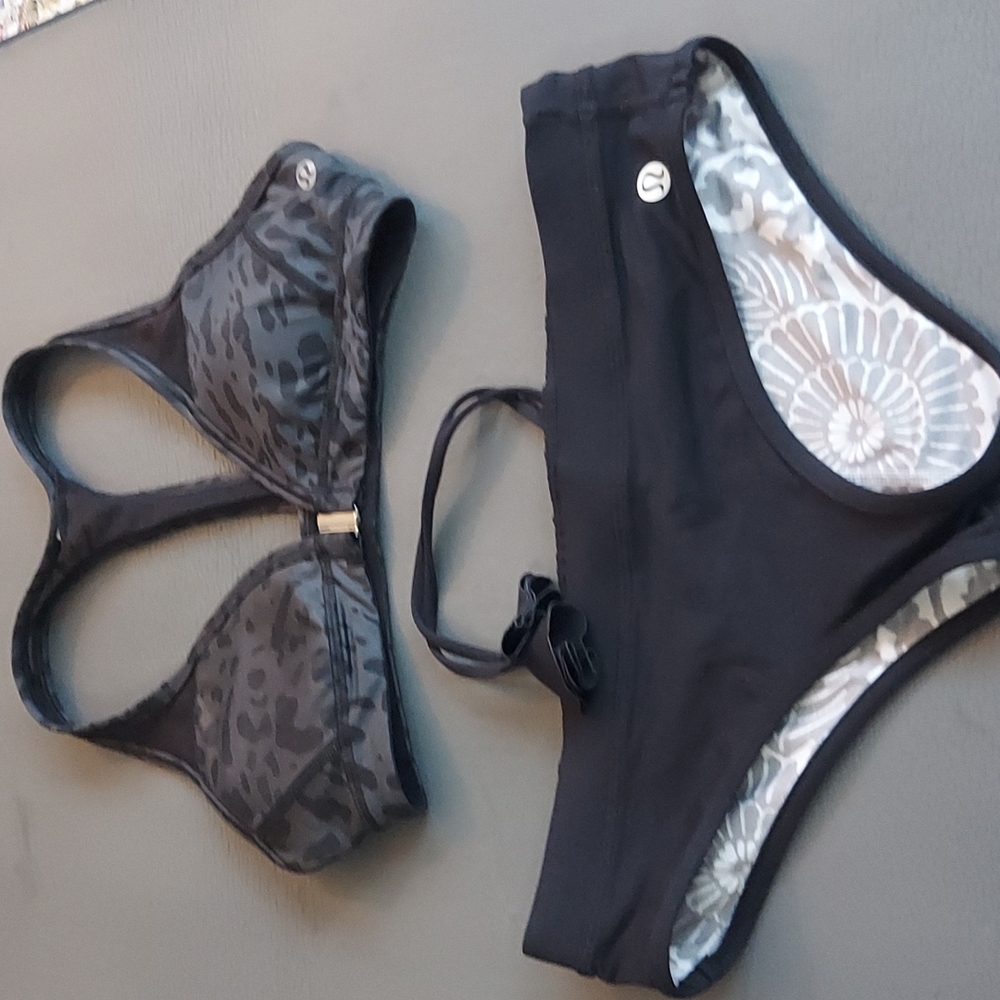 LULULEMON SWIM SUIT 2 PIECE, REVERSIBLE BOTTOMS SIZE 6